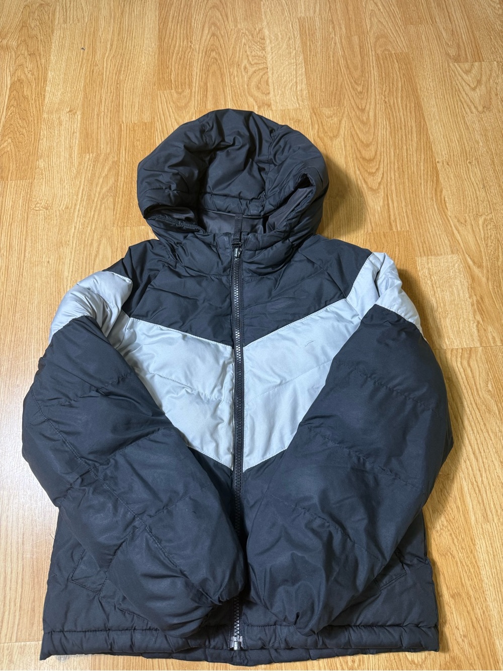 Nike Boy's Black & Light Gray Hooded Puffer Jacket - Classic Winter Coat - 8Y